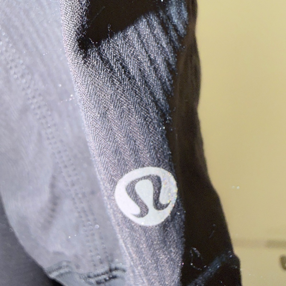 Lululemon Athletica Black Flattering Capris - Picture 8 of 9